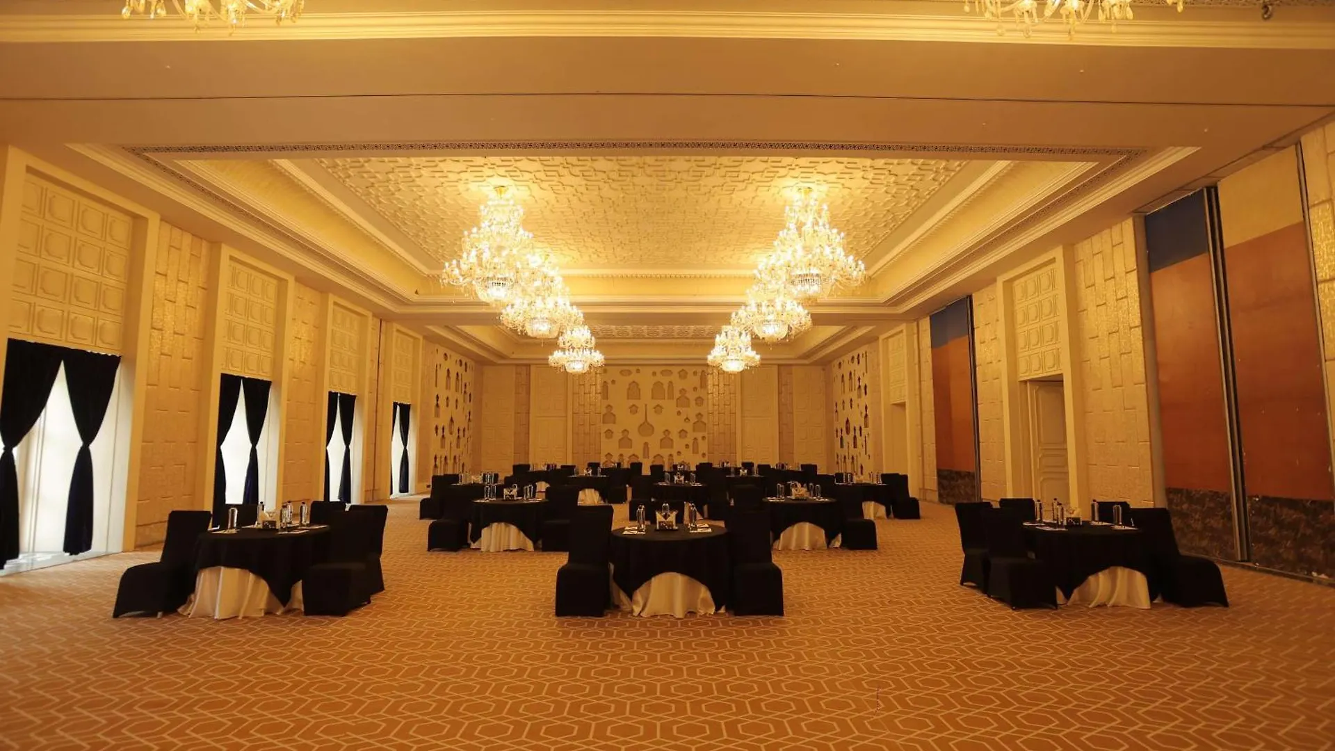 Radisson Blu Udaipur Palace Resort & Spa